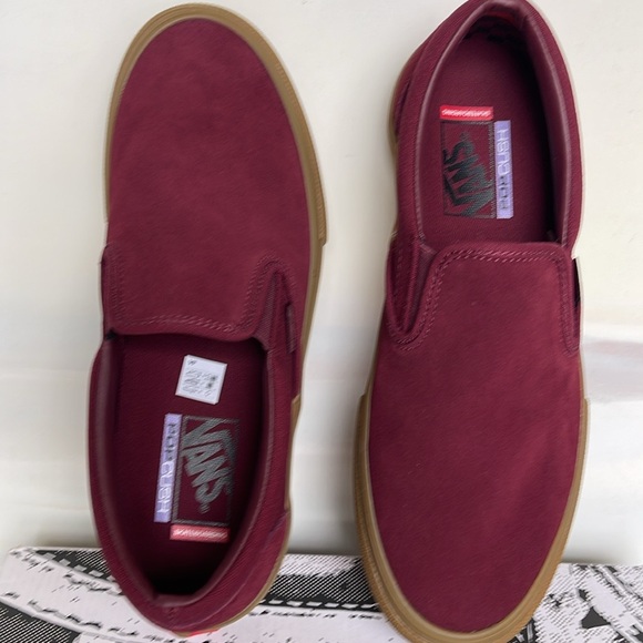 Vans WMNS Skate Slip-On Port/Gum
VN0A5FCAK10
Sneakers - Picture 6 of 16